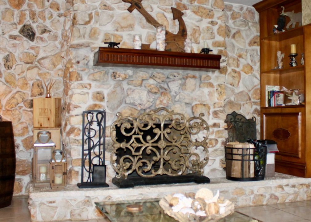 合同活跃: $549,000 (3 贝兹, 2 浴室, 1874 平方英尺)