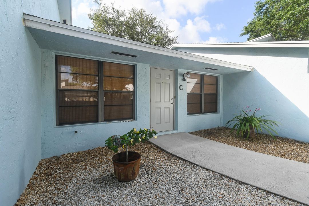 На продажу: $208,888 (1 спален, 1 ванн, 700 Квадратных фут)