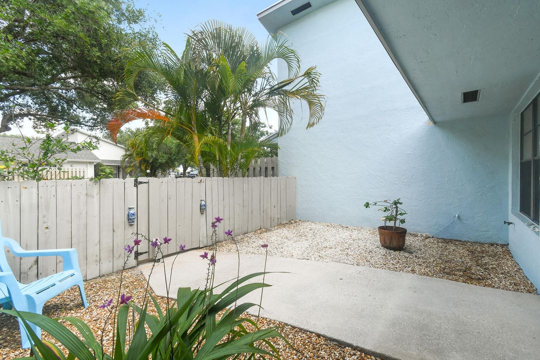 На продажу: $208,888 (1 спален, 1 ванн, 700 Квадратных фут)