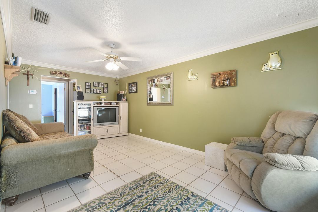 На продажу: $208,888 (1 спален, 1 ванн, 700 Квадратных фут)