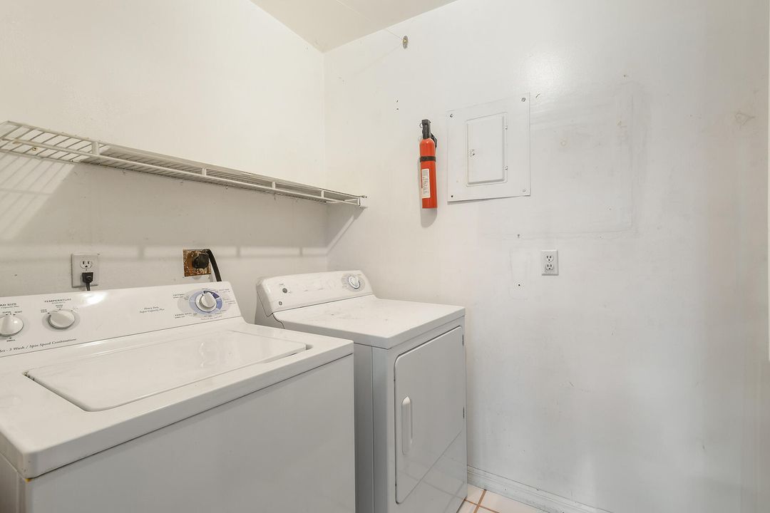 На продажу: $208,888 (1 спален, 1 ванн, 700 Квадратных фут)