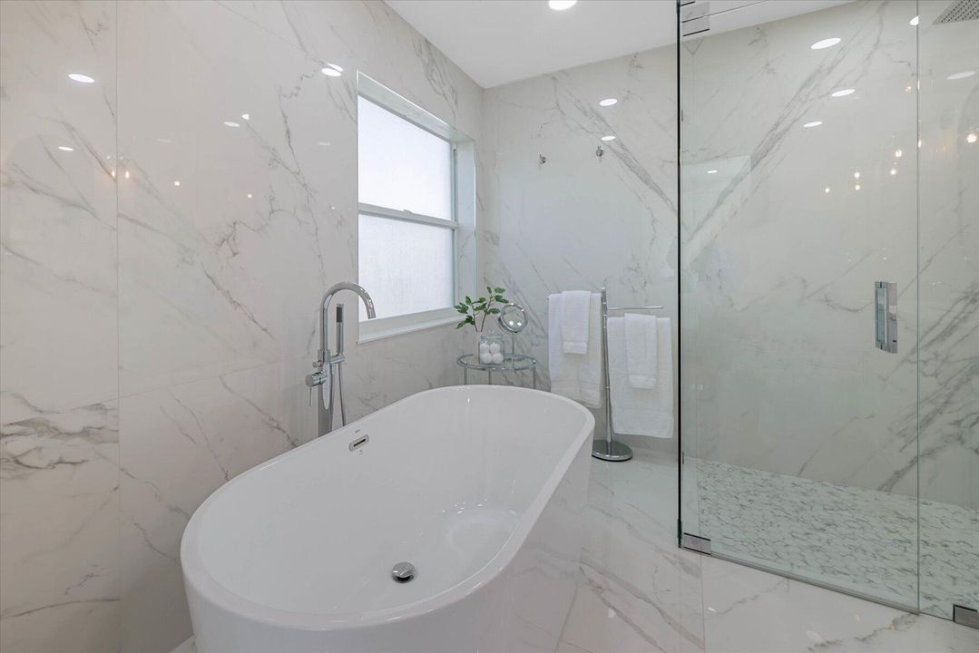 En Renta: $12,500 (4 camas, 2 baños, 2442 Pies cuadrados)