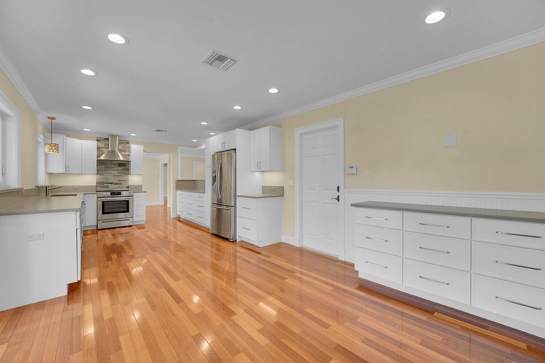 For Sale: $920,000 (2 beds, 2 baths, 1862 Square Feet)