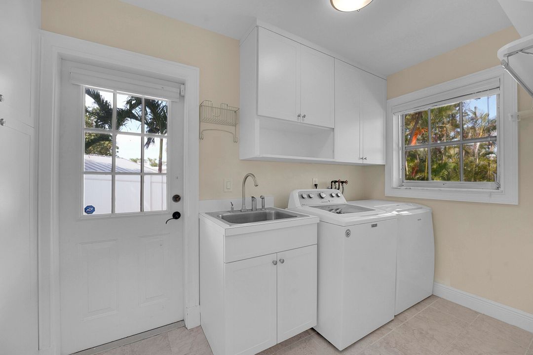 For Sale: $920,000 (2 beds, 2 baths, 1862 Square Feet)