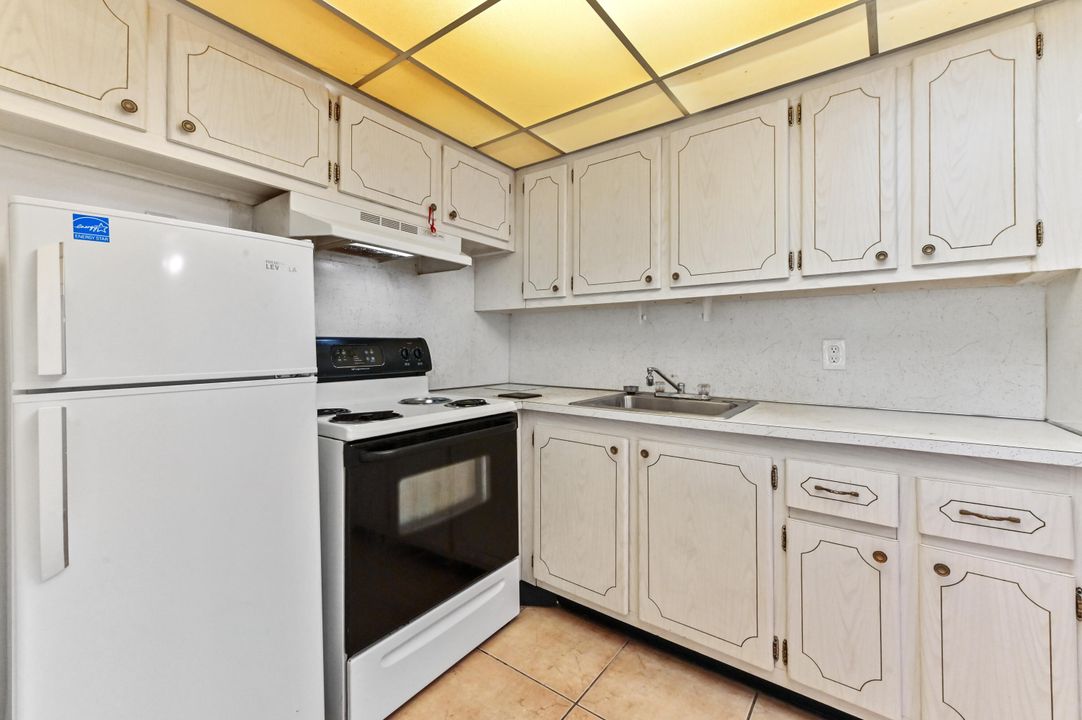 For Sale: $57,000 (1 beds, 1 baths, 570 Square Feet)