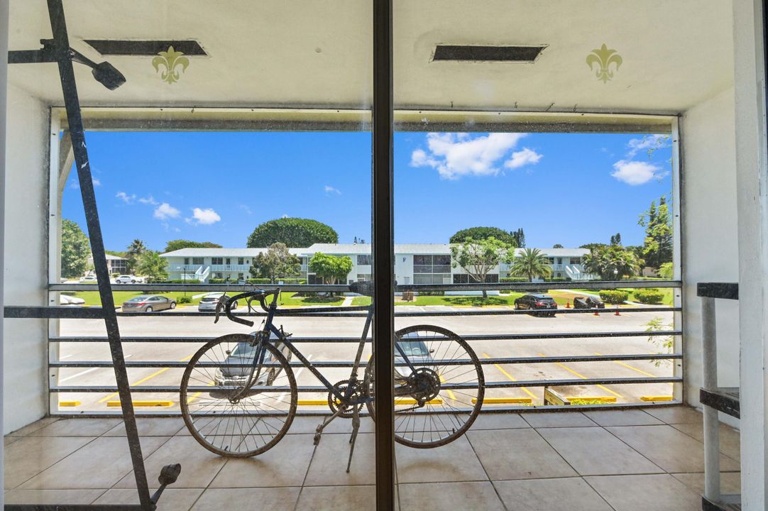 For Sale: $57,000 (1 beds, 1 baths, 570 Square Feet)