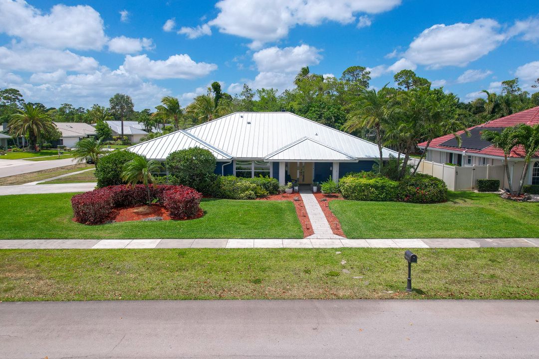 Recently Sold: $849,900 (4 beds, 2 baths, 2689 Square Feet)