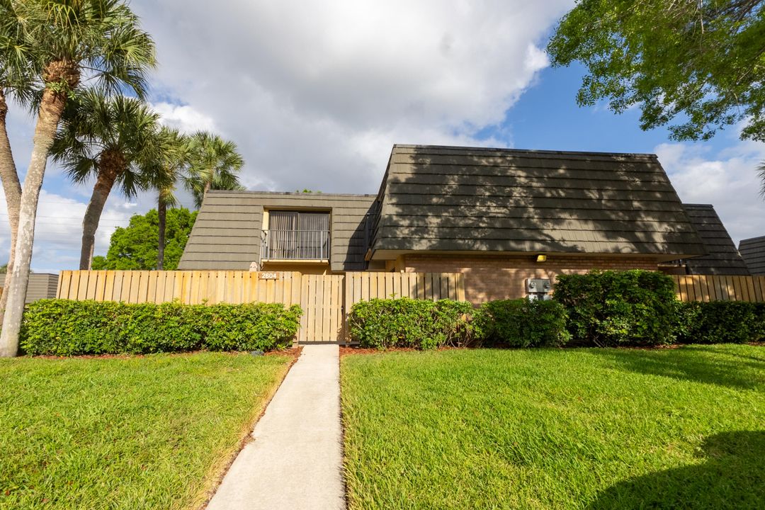 Vendido Recientemente: $279,999 (2 camas, 2 baños, 1236 Pies cuadrados)