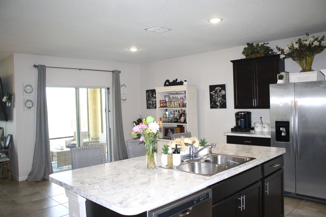 待售: $367,000 (4 贝兹, 2 浴室, 1846 平方英尺)