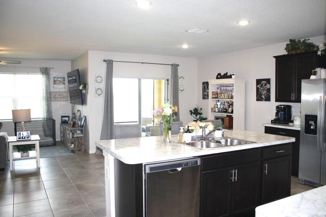 待售: $367,000 (4 贝兹, 2 浴室, 1846 平方英尺)