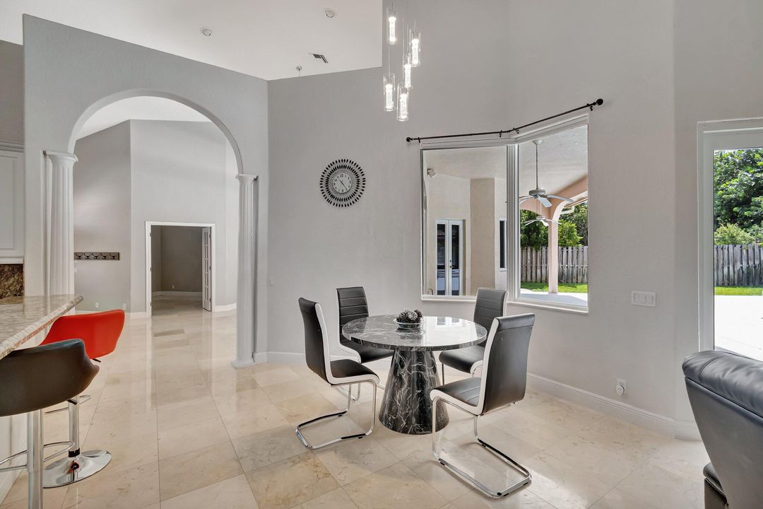 For Sale: $900,000 (4 beds, 3 baths, 2942 Square Feet)