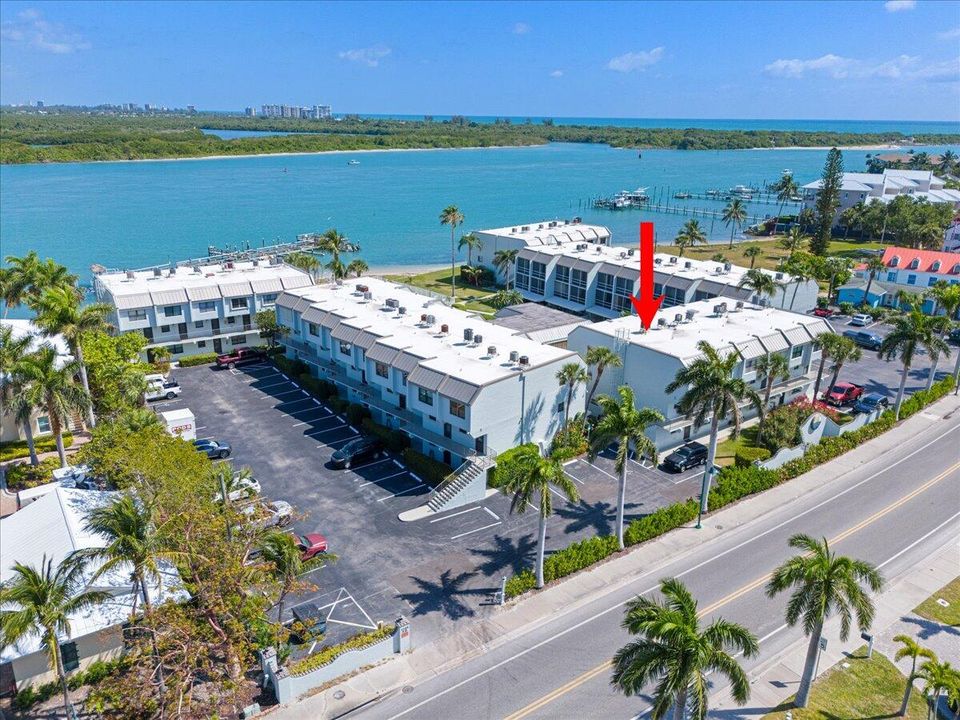 Recently Sold: $271,750 (2 beds, 2 baths, 1079 Square Feet)