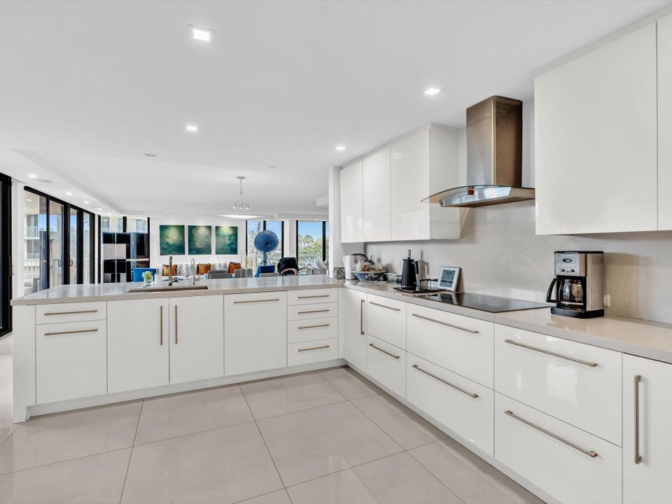 待售: $2,300,000 (2 贝兹, 2 浴室, 2072 平方英尺)