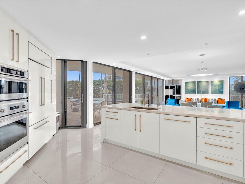 待售: $2,300,000 (2 贝兹, 2 浴室, 2072 平方英尺)