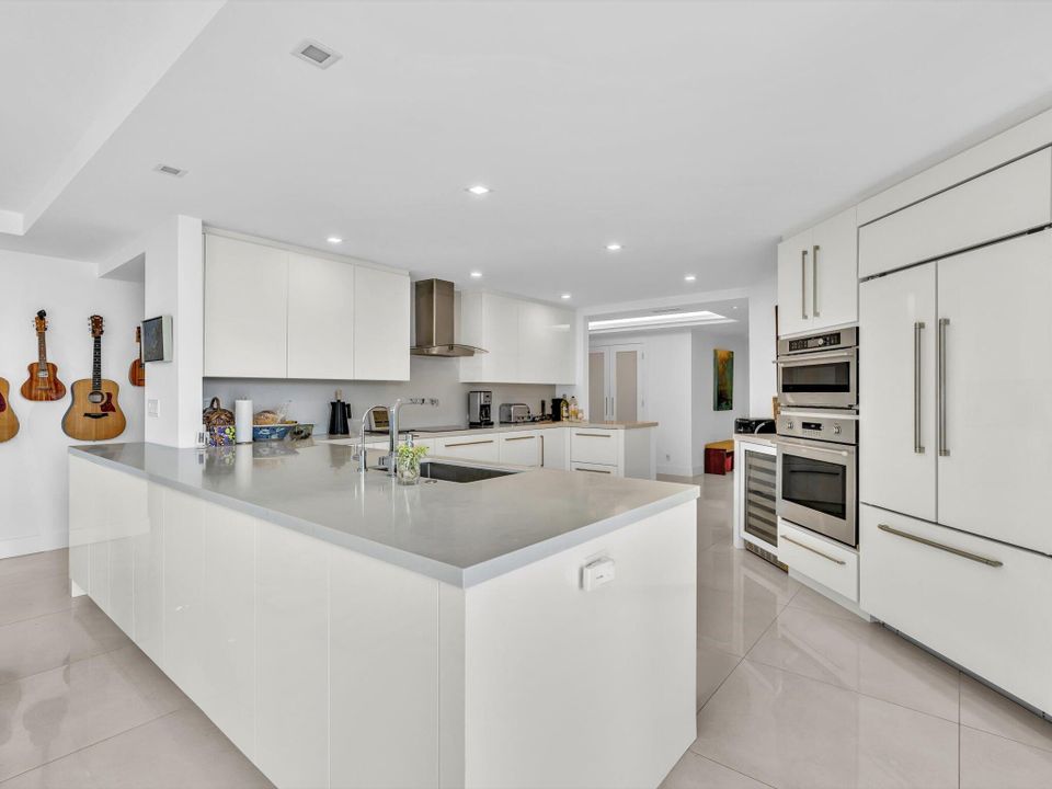 待售: $2,300,000 (2 贝兹, 2 浴室, 2072 平方英尺)