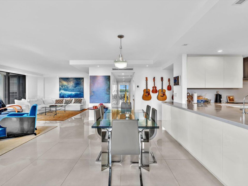 待售: $2,300,000 (2 贝兹, 2 浴室, 2072 平方英尺)