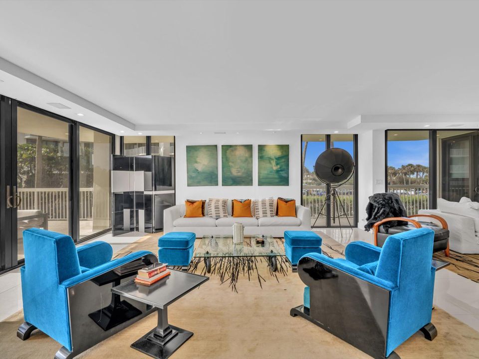 待售: $2,300,000 (2 贝兹, 2 浴室, 2072 平方英尺)