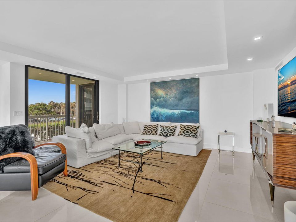 待售: $2,300,000 (2 贝兹, 2 浴室, 2072 平方英尺)