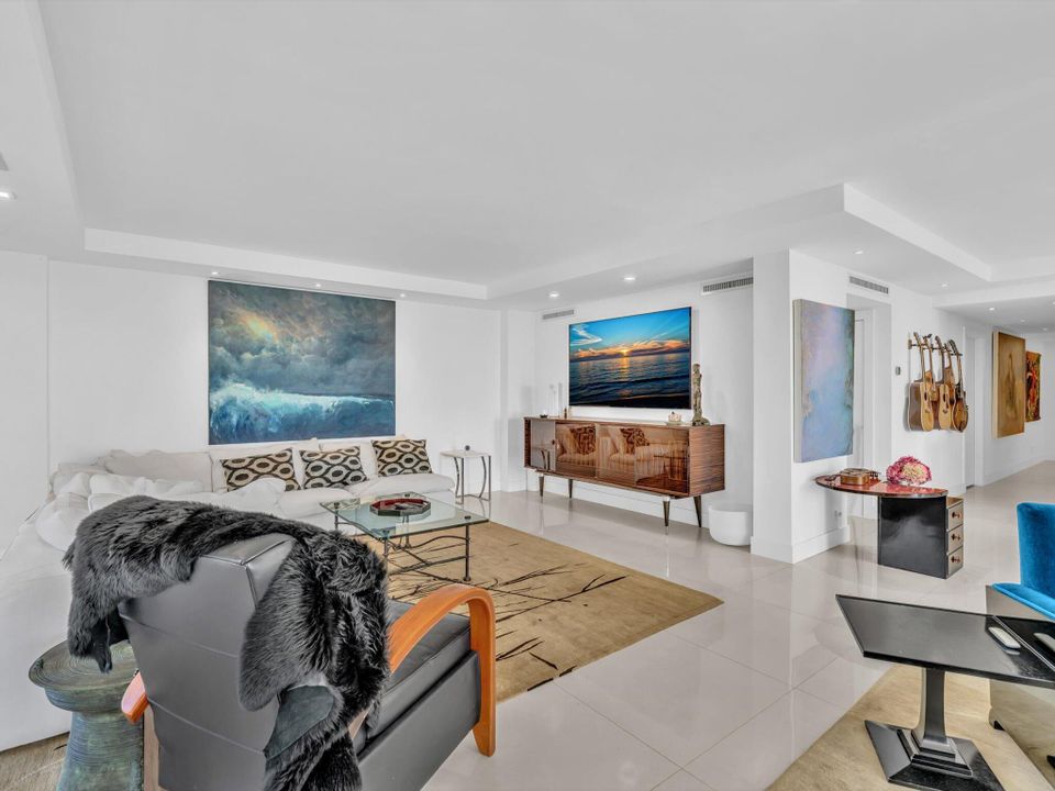 待售: $2,300,000 (2 贝兹, 2 浴室, 2072 平方英尺)