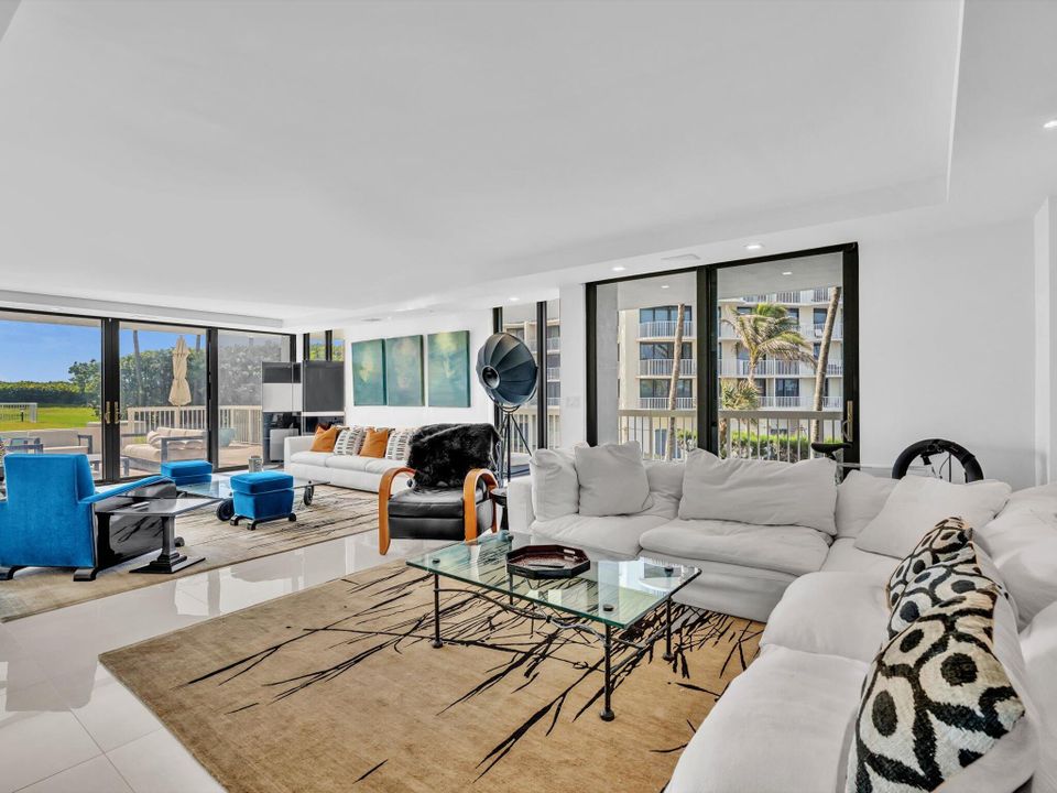 待售: $2,300,000 (2 贝兹, 2 浴室, 2072 平方英尺)