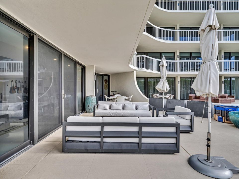 待售: $2,300,000 (2 贝兹, 2 浴室, 2072 平方英尺)