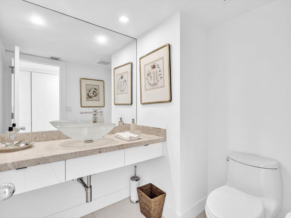 待售: $2,300,000 (2 贝兹, 2 浴室, 2072 平方英尺)