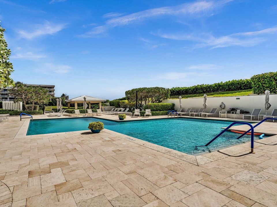 待售: $2,300,000 (2 贝兹, 2 浴室, 2072 平方英尺)