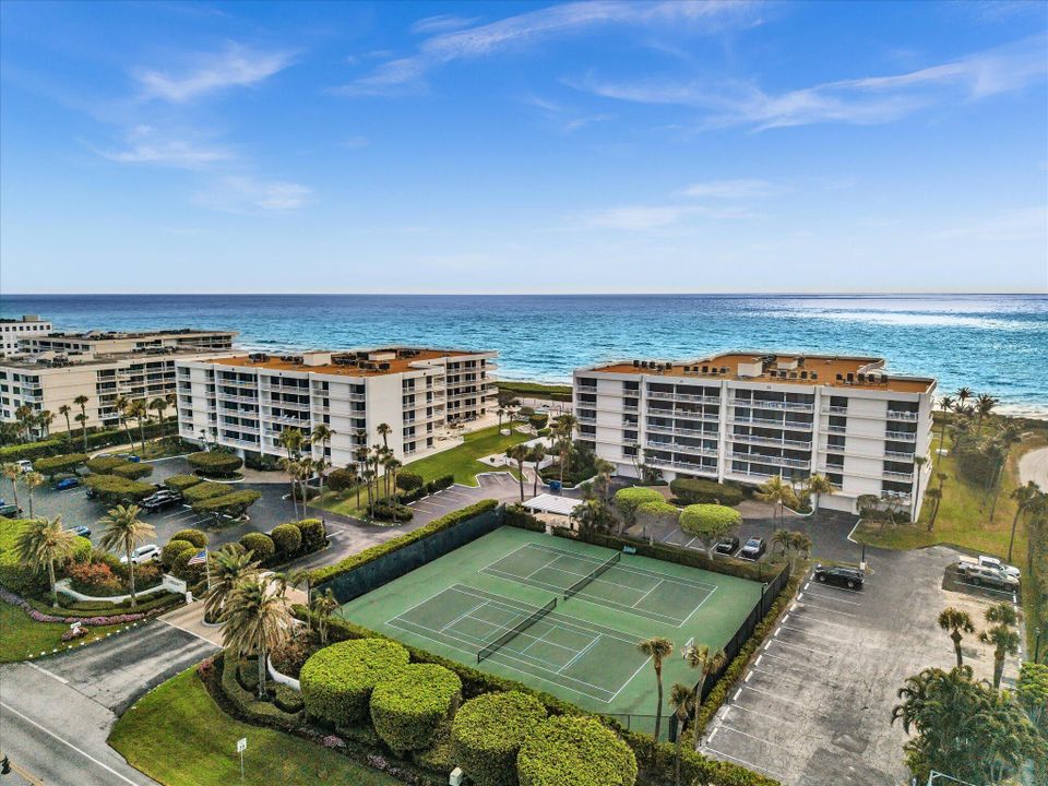 待售: $2,300,000 (2 贝兹, 2 浴室, 2072 平方英尺)