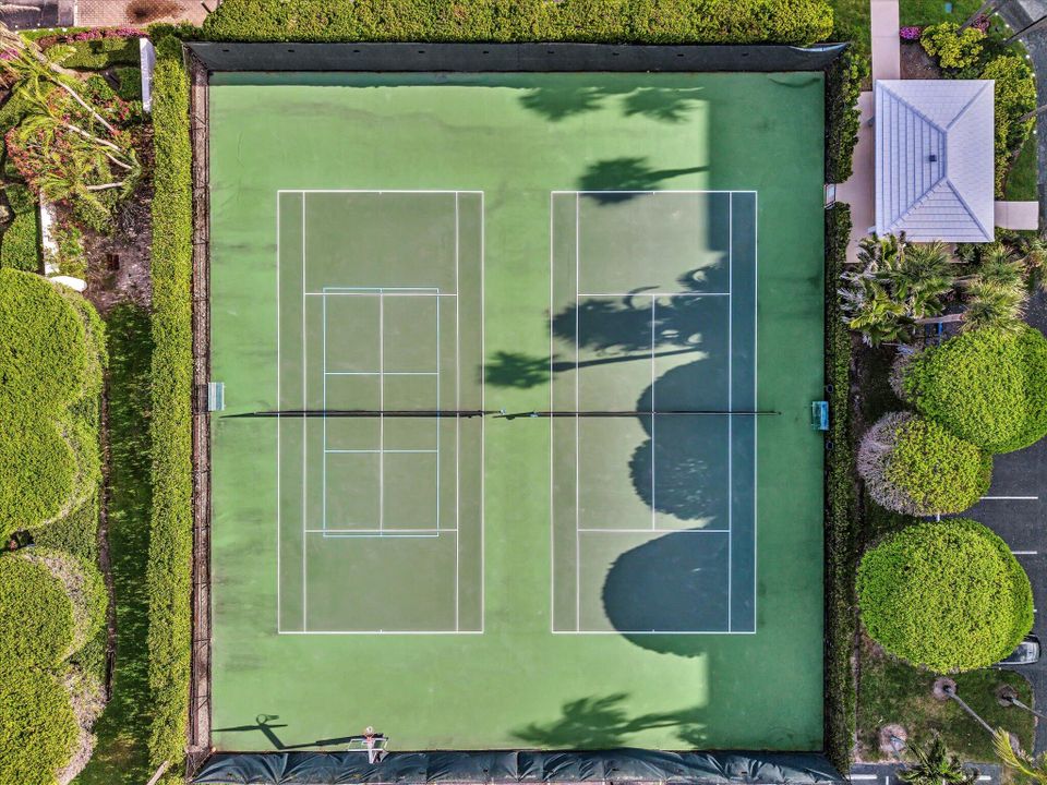 待售: $2,300,000 (2 贝兹, 2 浴室, 2072 平方英尺)