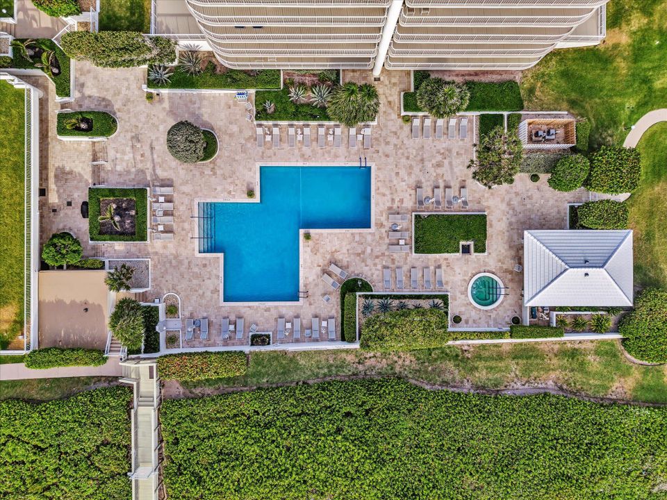 待售: $2,300,000 (2 贝兹, 2 浴室, 2072 平方英尺)