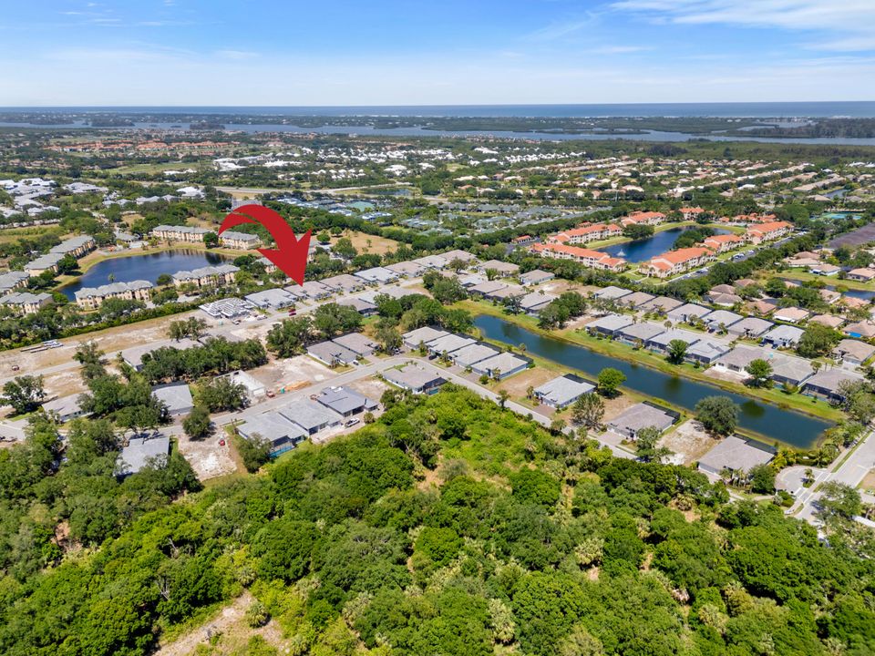 合同活跃: $764,000 (3 贝兹, 3 浴室, 2244 平方英尺)