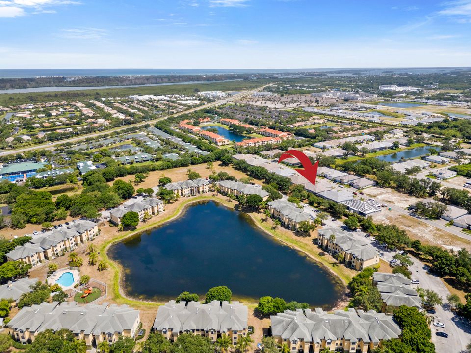 合同活跃: $764,000 (3 贝兹, 3 浴室, 2244 平方英尺)