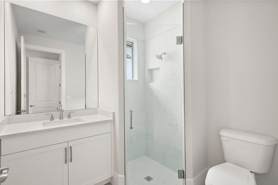 合同活跃: $764,000 (3 贝兹, 3 浴室, 2244 平方英尺)