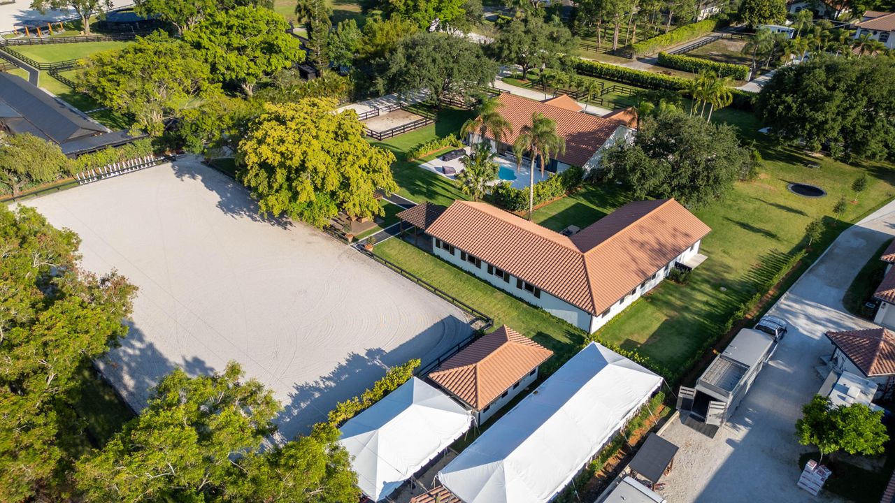 Activo con contrato: $232,500 (4 camas, 3 baños, 3254 Pies cuadrados)