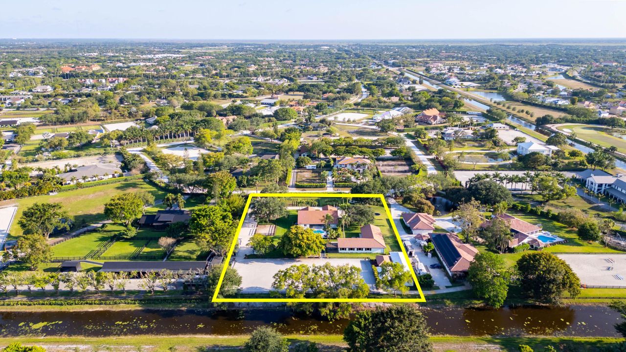 Activo con contrato: $232,500 (4 camas, 3 baños, 3254 Pies cuadrados)