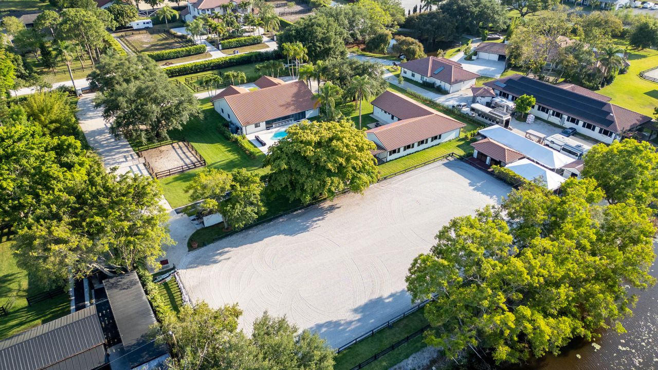 Activo con contrato: $232,500 (4 camas, 3 baños, 3254 Pies cuadrados)