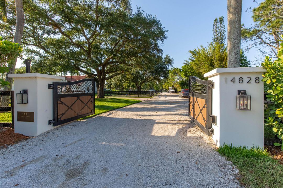 Activo con contrato: $232,500 (4 camas, 3 baños, 3254 Pies cuadrados)