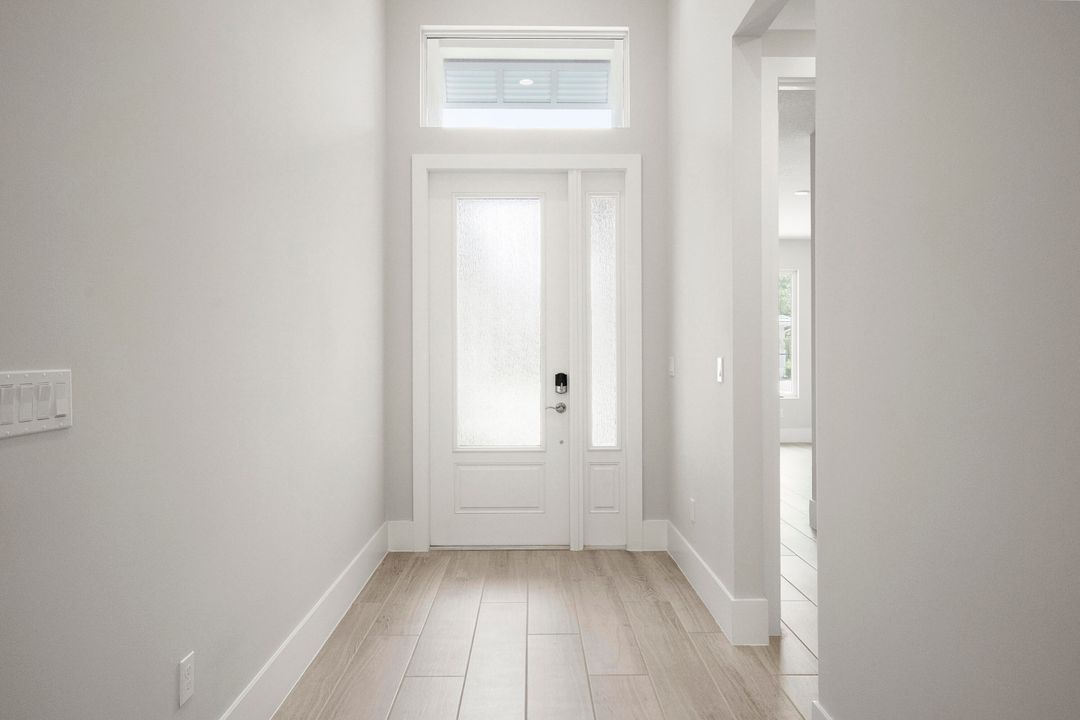 合同活跃: $764,000 (3 贝兹, 3 浴室, 2244 平方英尺)