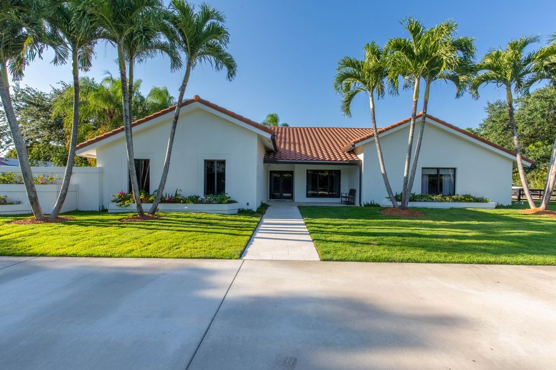 Activo con contrato: $232,500 (4 camas, 3 baños, 3254 Pies cuadrados)