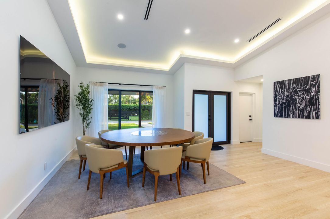 Activo con contrato: $232,500 (4 camas, 3 baños, 3254 Pies cuadrados)