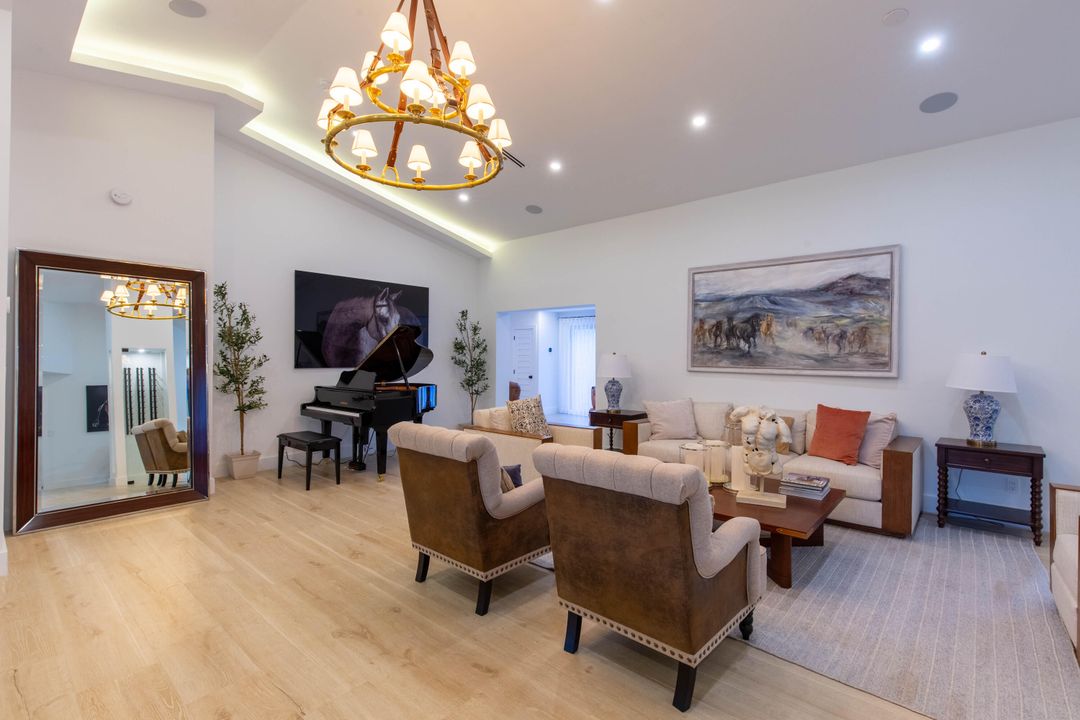 Activo con contrato: $232,500 (4 camas, 3 baños, 3254 Pies cuadrados)