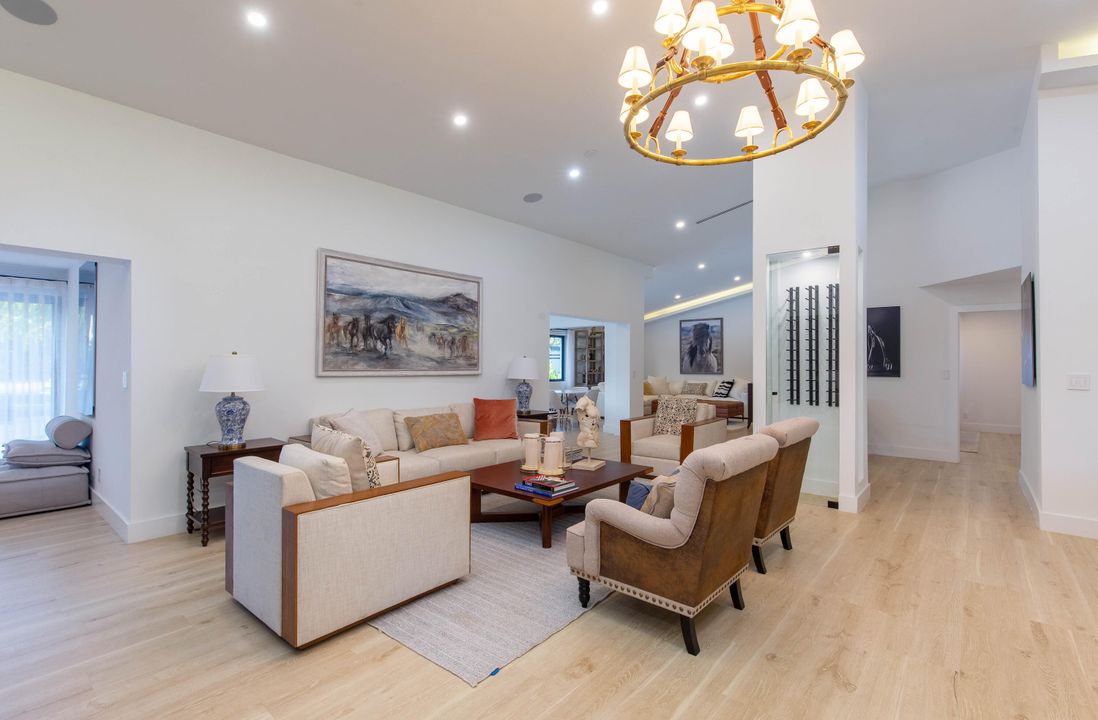 Activo con contrato: $232,500 (4 camas, 3 baños, 3254 Pies cuadrados)