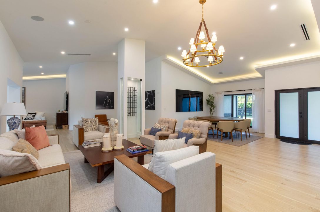 Activo con contrato: $232,500 (4 camas, 3 baños, 3254 Pies cuadrados)