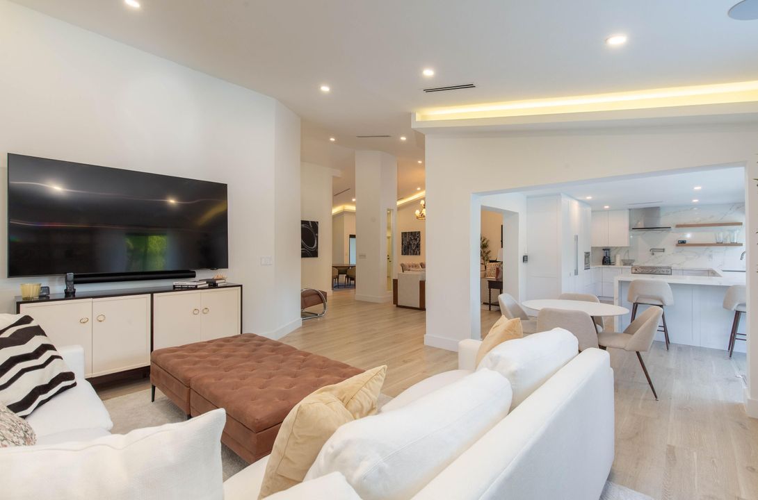 Activo con contrato: $232,500 (4 camas, 3 baños, 3254 Pies cuadrados)