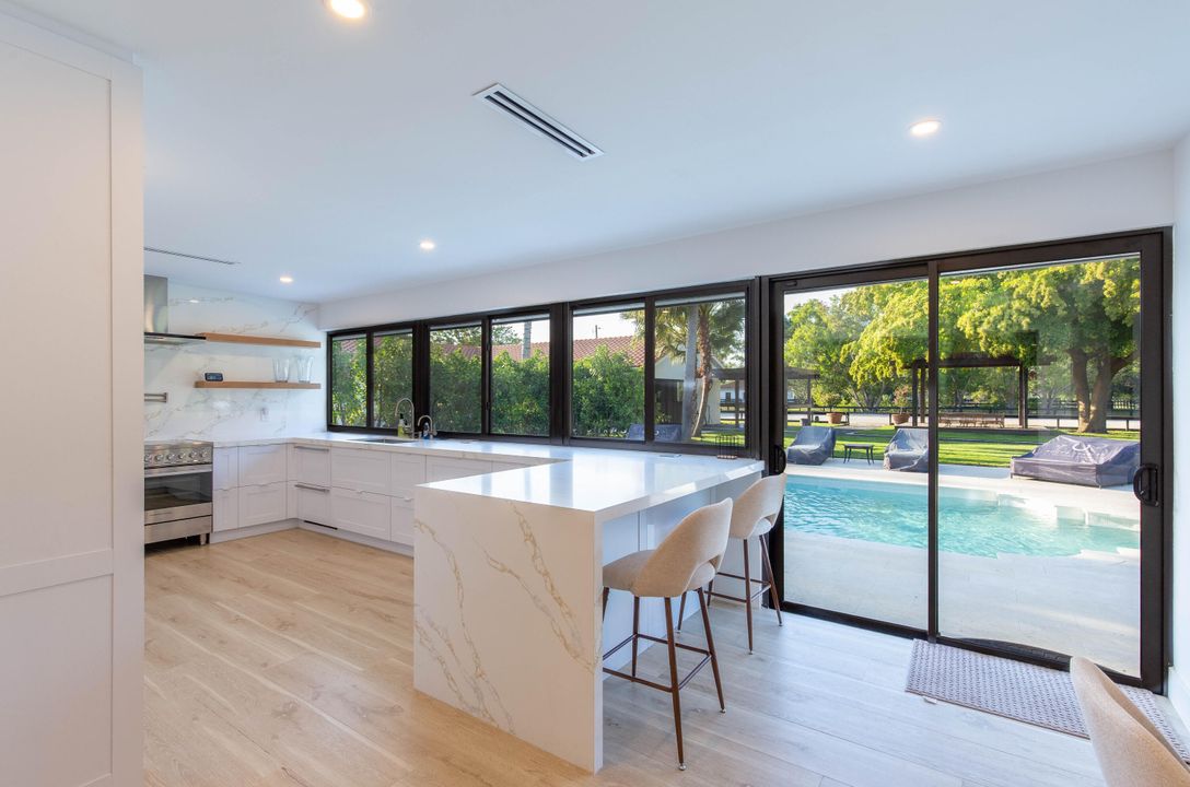 Activo con contrato: $232,500 (4 camas, 3 baños, 3254 Pies cuadrados)