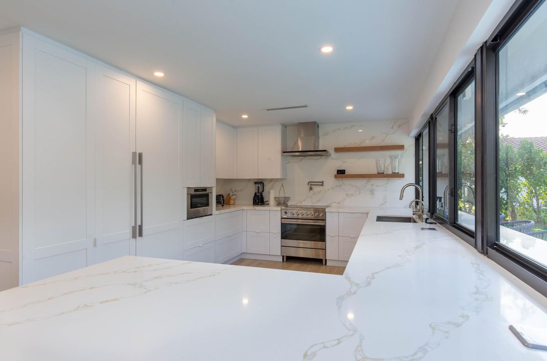 Activo con contrato: $232,500 (4 camas, 3 baños, 3254 Pies cuadrados)