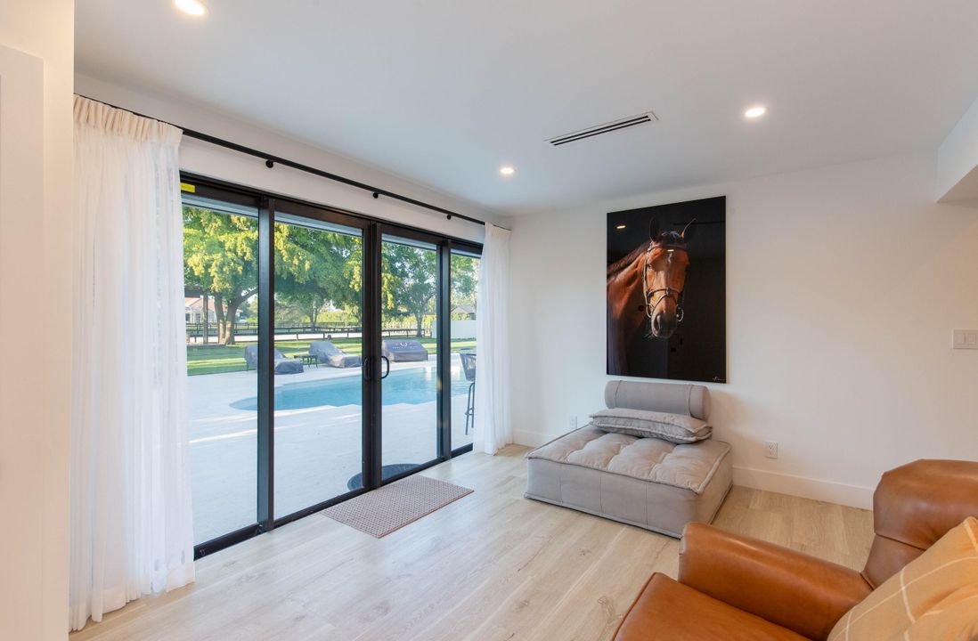 Activo con contrato: $232,500 (4 camas, 3 baños, 3254 Pies cuadrados)