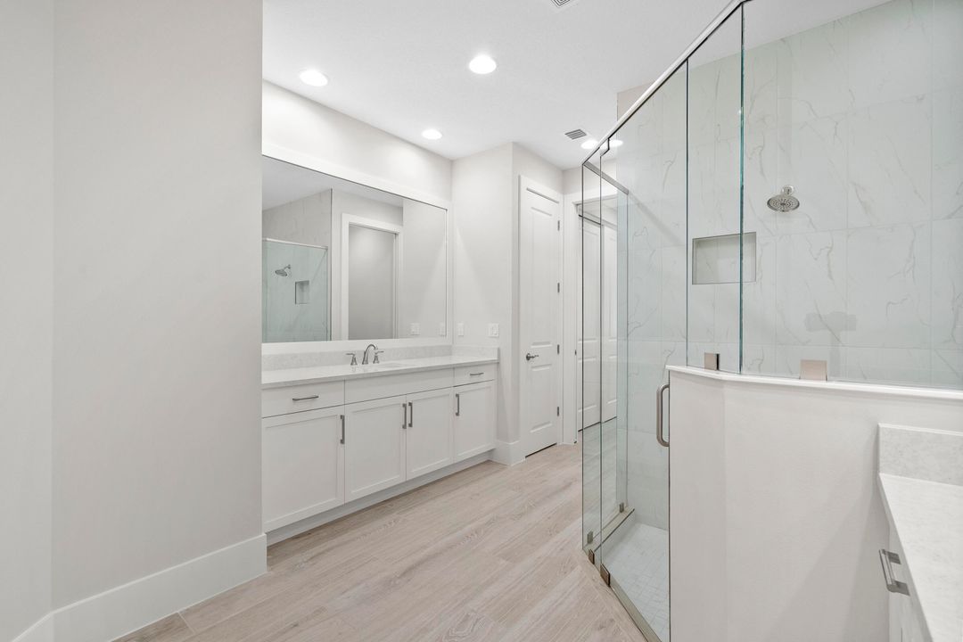 合同活跃: $764,000 (3 贝兹, 3 浴室, 2244 平方英尺)