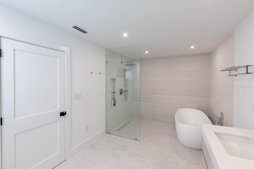 Activo con contrato: $232,500 (4 camas, 3 baños, 3254 Pies cuadrados)