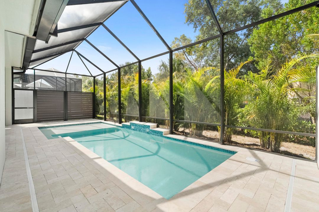 合同活跃: $764,000 (3 贝兹, 3 浴室, 2244 平方英尺)